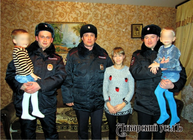 Полицейские в Саратовской области спасли детей на пожаре