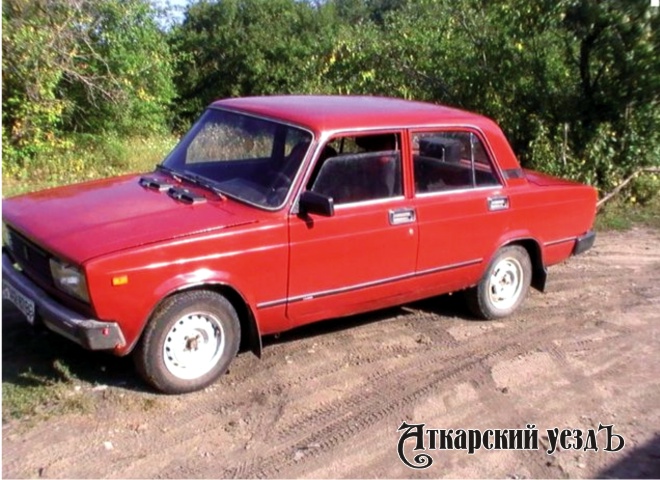 Старый автомобиль ВАЗ-2105