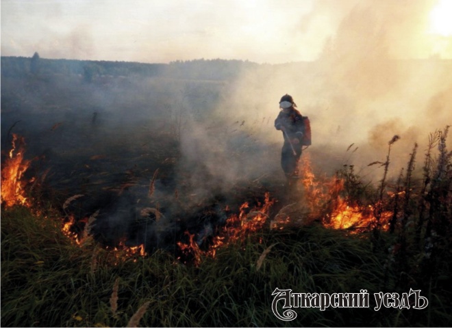 В Большой Осиновке ликвидировали крупное возгорание сухой травы