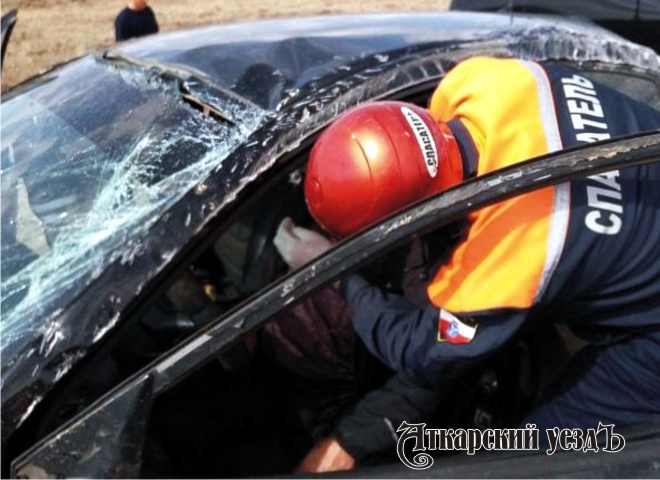 В Аткарском районе пострадал водитель врезавшегося в отбойник KIA
