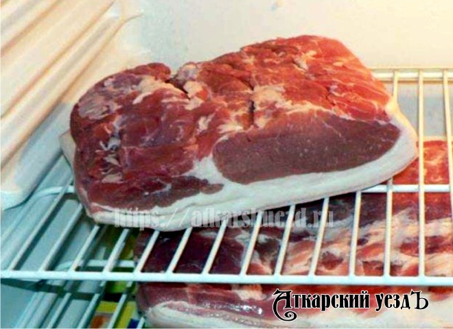 Бывший работник украл у сельчанина из холодильника 3 кг мяса