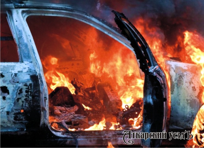 Ночью на трассе в Аткарском районе сгорел автомобиль Citroen