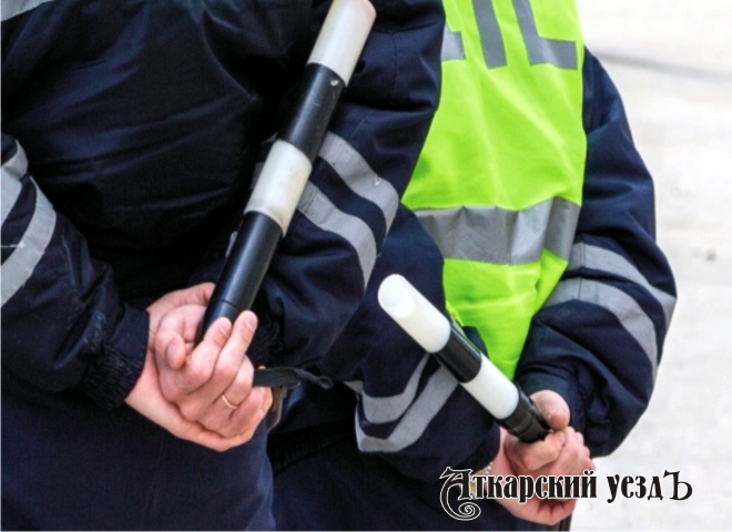 Дальнобойщик из Краснодара в Аткарске попался на взятке полицейским