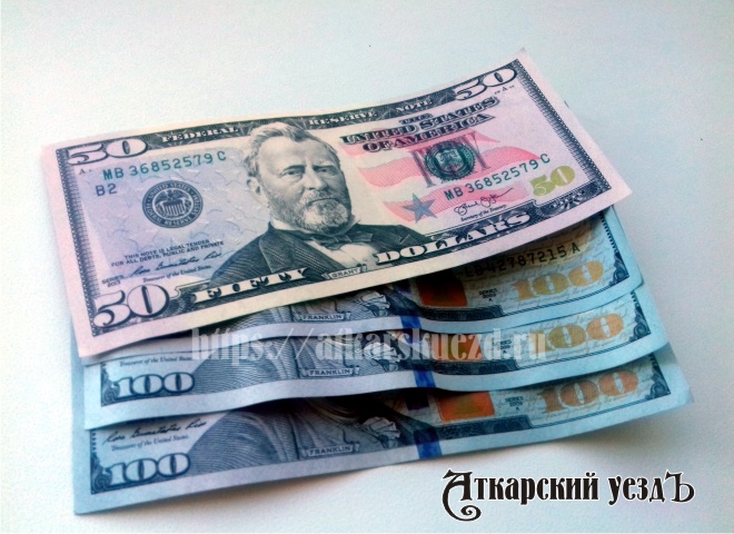 Аткарский рецидивист украл у саратовчанки рубли и валюту