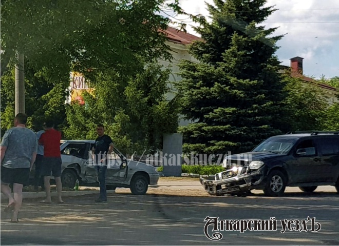 Жестокое ДТП на улице Ленина в Аткарске