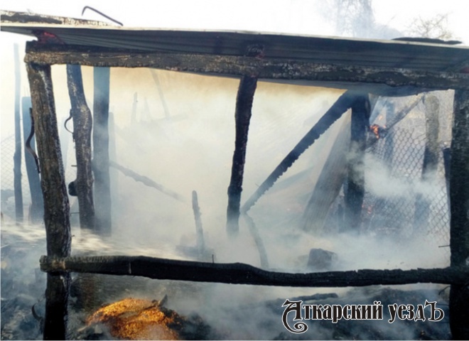 На заброшенных дачах у Барановского переезда произошел пожар