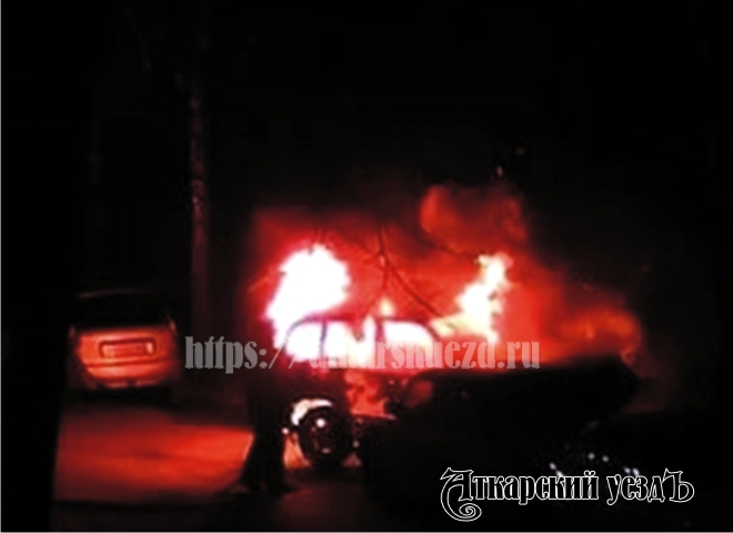 Из-за замыкания электропроводки в Аткарске сгорела Chevrolet Niva