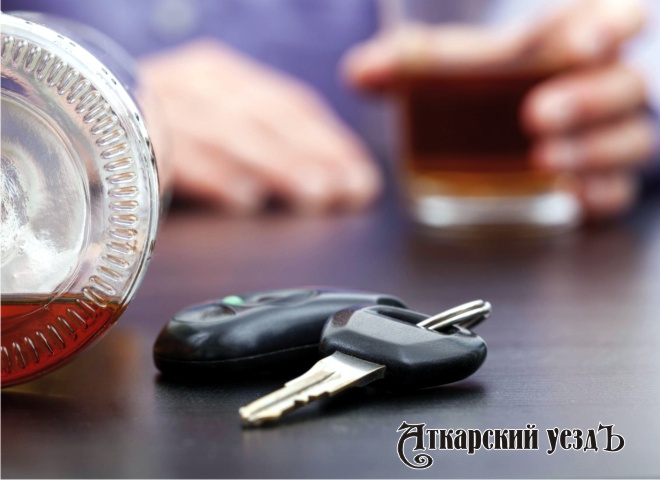 Автомобильные ключи и виски