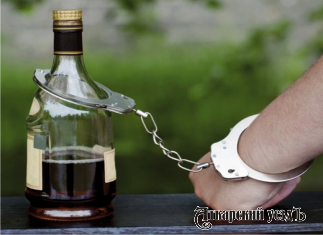 Бутылка коньяка и наручники