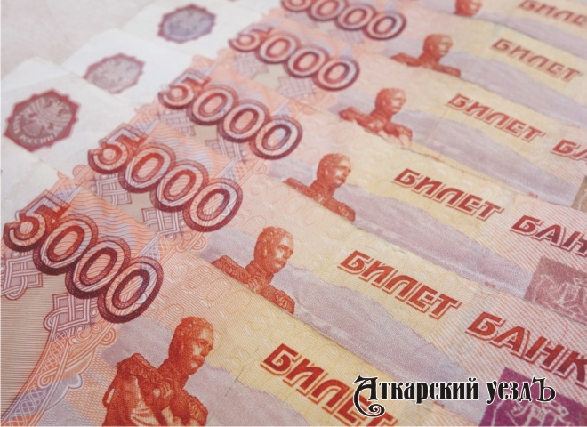 Работник КФХ из Аткарска украл у работодателя крупную сумму денег