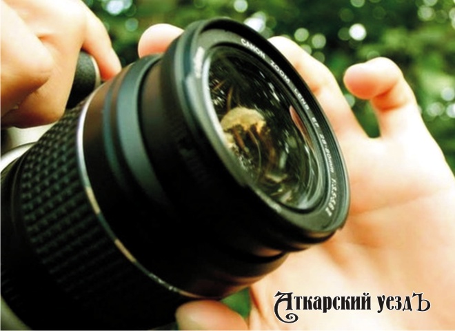 На День города у аткарской пенсионерки в парке украли фотоаппарат