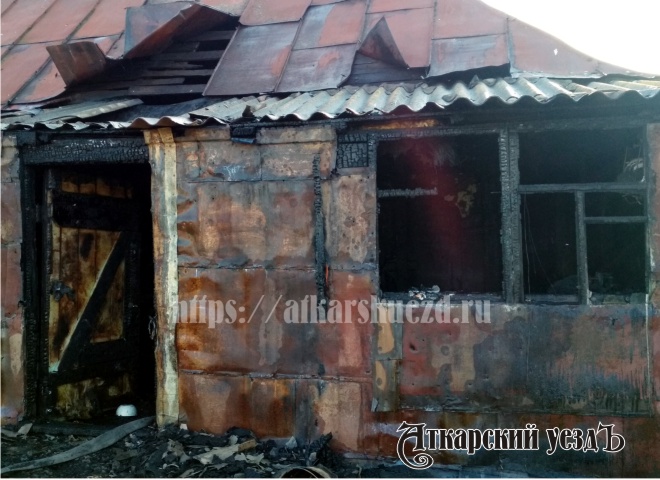 В Лопуховке при пожаре сгорела пристройка частного дома
