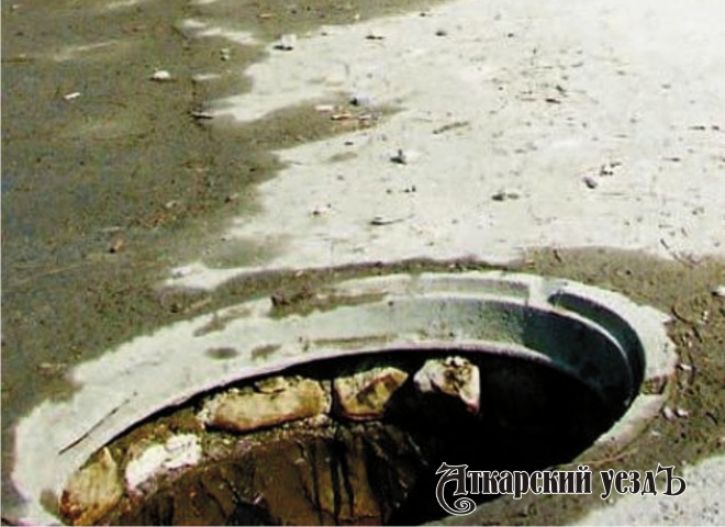 В центре города Аткарска украли канализационный люк
