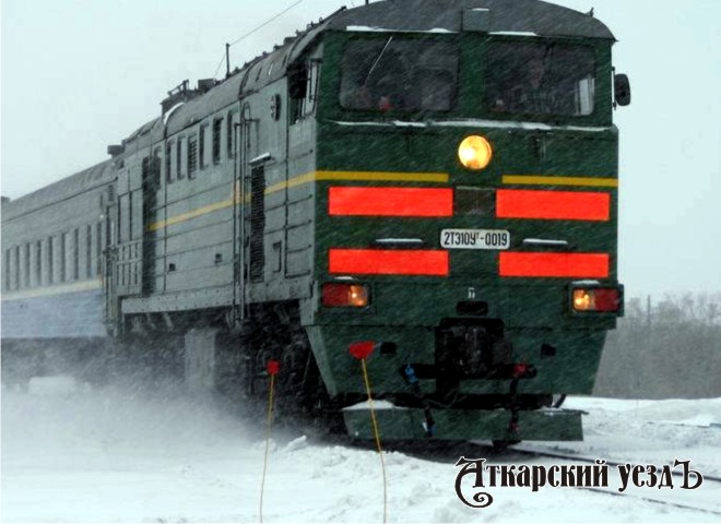 Поезд среди снегов
