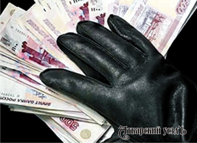 Мошенники в соцсети от имени знакомой аткарчанки списали с карты пенсионера 61500 рублей