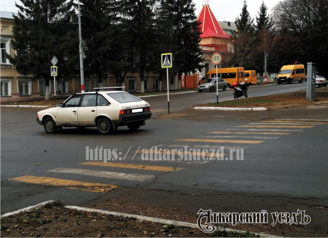 В центре Аткарска «Москвич» сбил женщину на пешеходном переходе