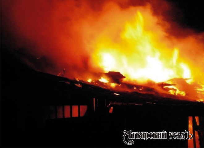 В Нижней Барановке ночью произошел крупный пожар