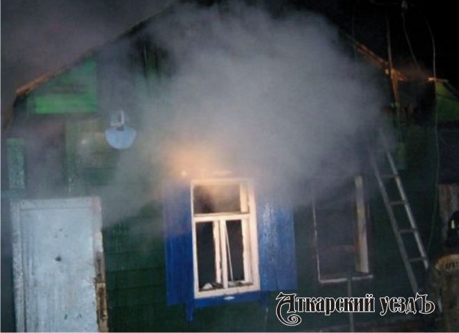 Ночью в Аткарске произошел пожар в доме на улице Некрасова