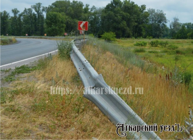Охотники за металлом похитили 63 метра ограждения дороги на Песчанку