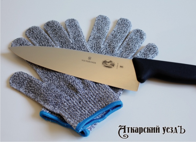 Перчатки и нож