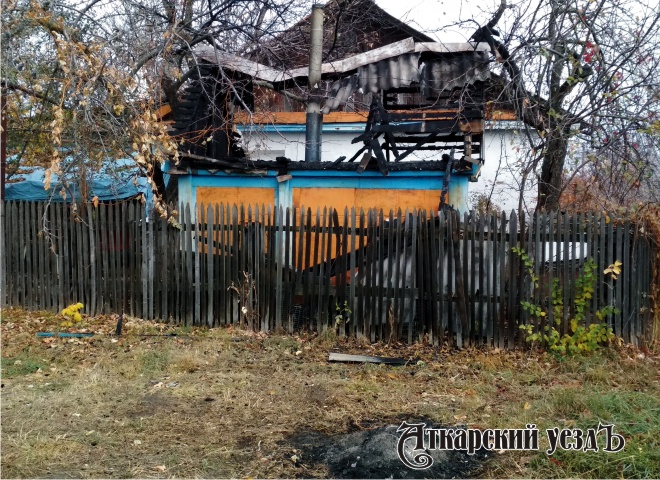 В Аткарске сгорела баня на улице Петровской
