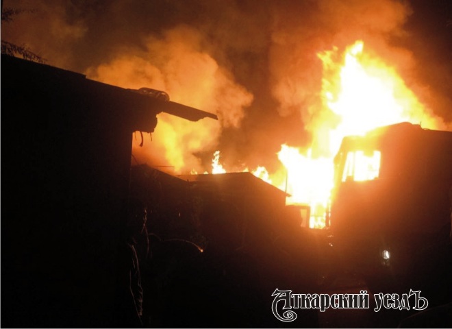 Ночной пожар уничтожил строение в районе бывшего питомника