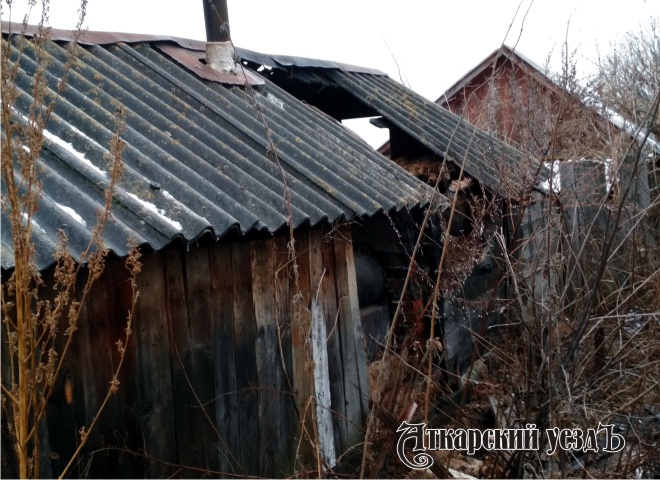 В селе Барановка Аткарского района ночью сгорела деревянная баня