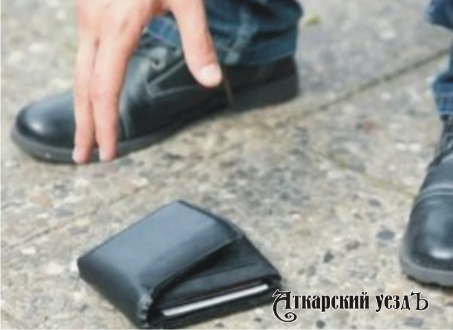 Пенсионер потерял кошелек с деньгами и заплатил мошенникам, обещавшим его вернуть