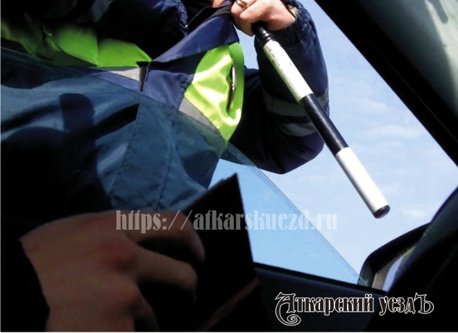 Пьяный водитель пытался «отблагодарить» инспектора ДПС в Аткарске