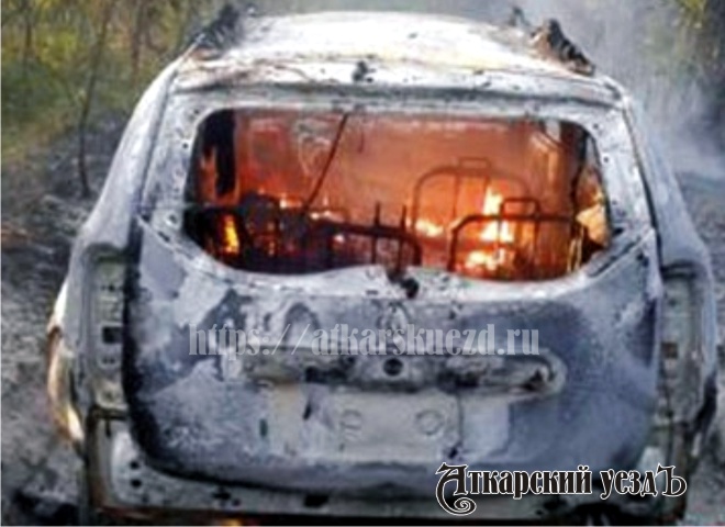 В Акарском районе Renault Duster полностью сгорел на глазах водителя