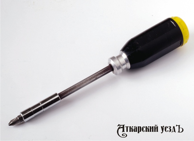 Фигурная отвертка с пластмассовой ручкой