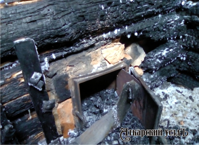 В селе Сазоново от ночного пожара пострадала баня