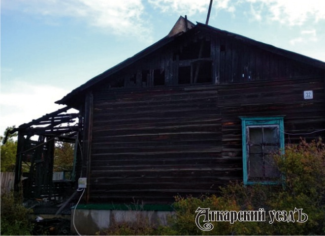 В Аткарске произошел серьезный пожар в доме на улице Тимирязева