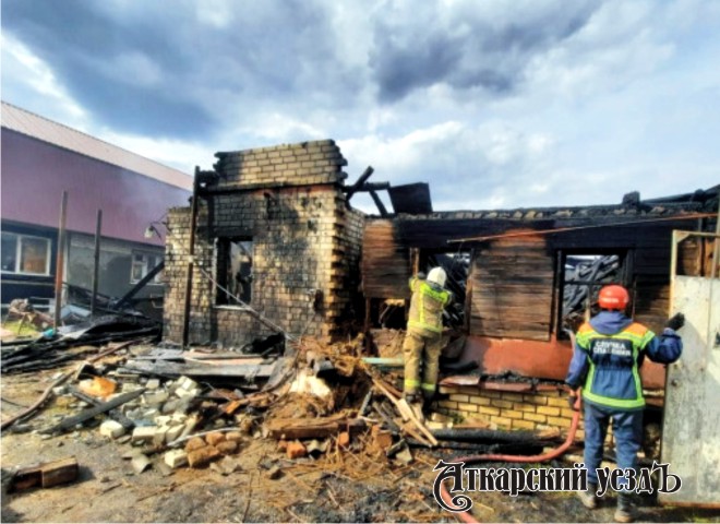 При пожаре на улице Транспортной пострадала пожилая аткарчанка