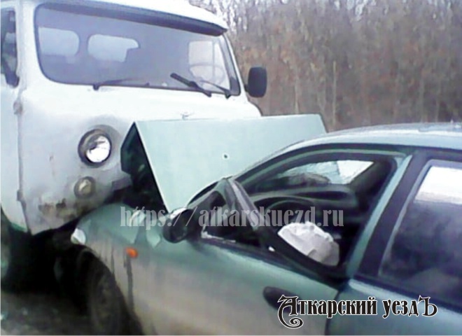 Лобовое столкновение УАЗ и Chevrolet Lanos под Аткарском