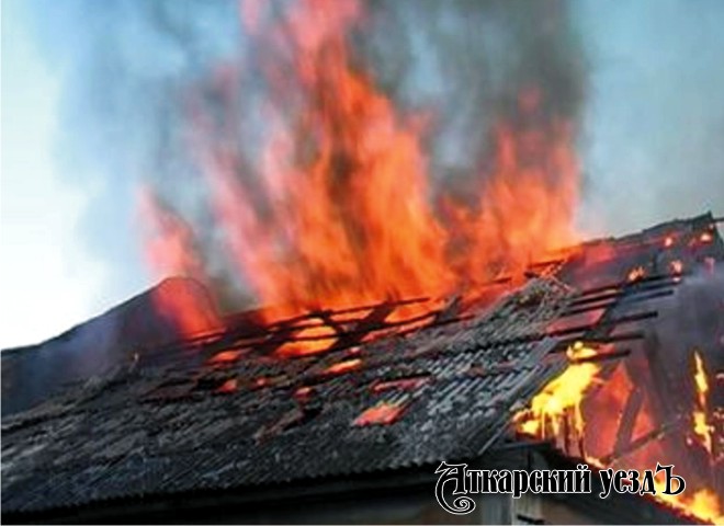 В Лопуховке при сжигании мусора полностью сгорел сарай