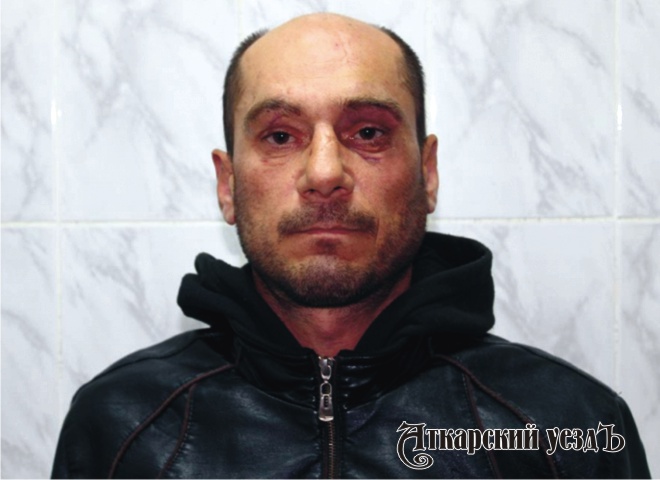 42-летний житель Саратова изрезал собутыльника и вышел посидеть на улицу