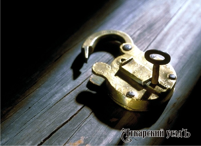 В Копенах похититель воспользовался забытыми в замке сельмага ключами