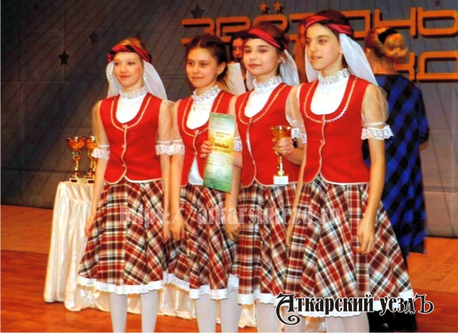 Аткарский танцевальный коллектив Силуэт