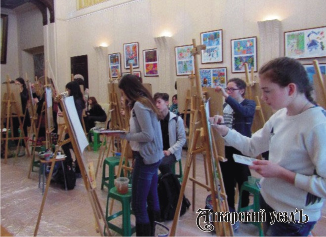 Талантливых аткарских художников в Саратове обучали тонкостям живописи