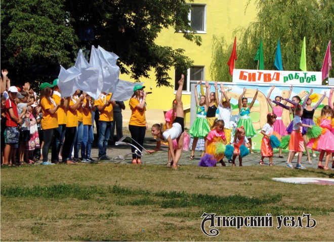 70 детей приняли участие в фестивале «Летняя мозаика» в Аткарске 