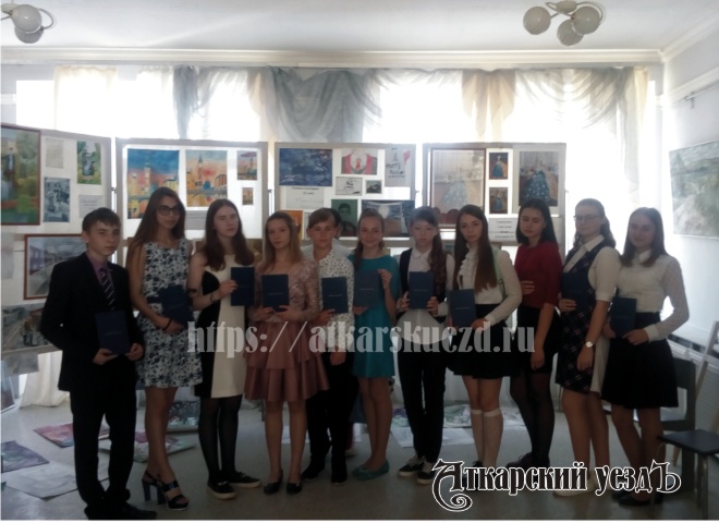 Выпускной отделения изобразительного искусства в Аткарской ДШИ