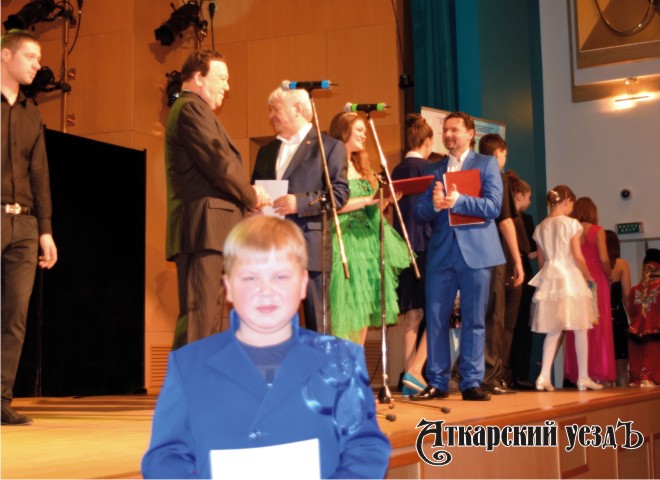 Аткарчанин Роман Трифонов получил диплом от Иосифа Кобзона