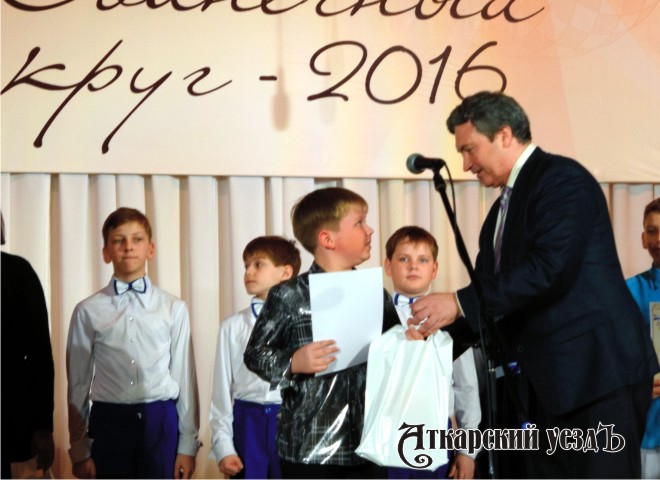 Роман Трифонов получает награды на конкурсе «Солнечный круг-2016»