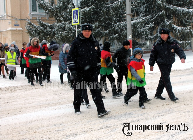 Начальник ОГИБДД по Аткарскому району Максим Антонов провел для школьников пешеходную экскурсию