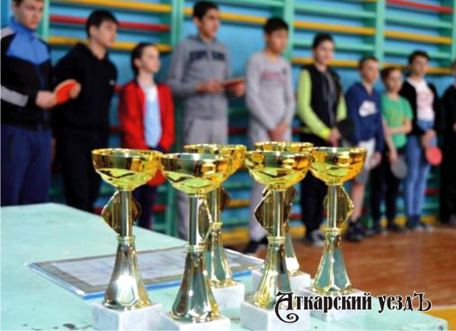 В Аткарске прошел школьный чемпионат по теннису