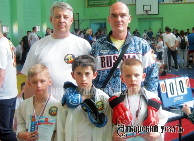 Аткарчане взяли 5 медалей на турнире по рукопашному бою в Красном Куте