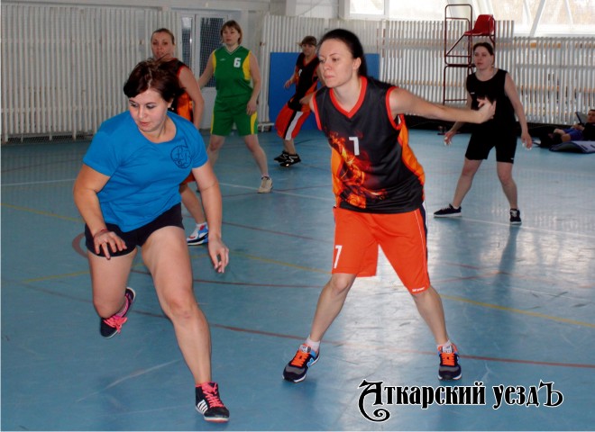 В Аткарске проходит женское баскетбольное первенство