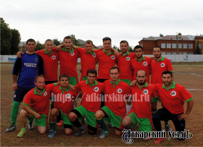 Команда Локомотив победила в чемпионате Аткарска по футболу