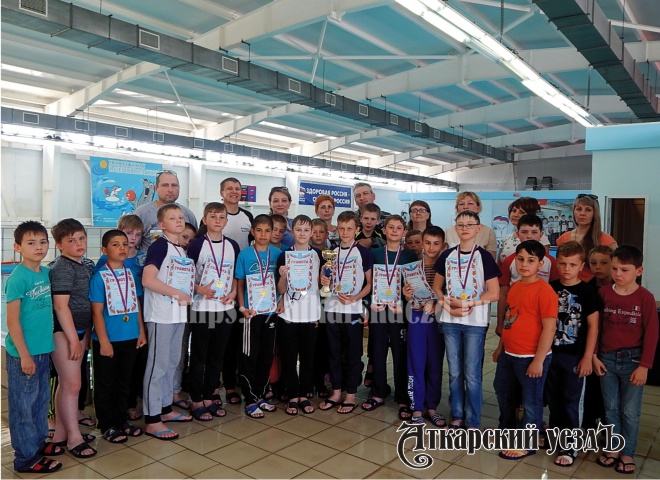 Победители Первенства Саратовской области по водному поло среди юношей